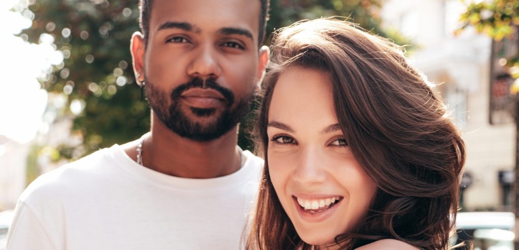 زوجان سعيدان