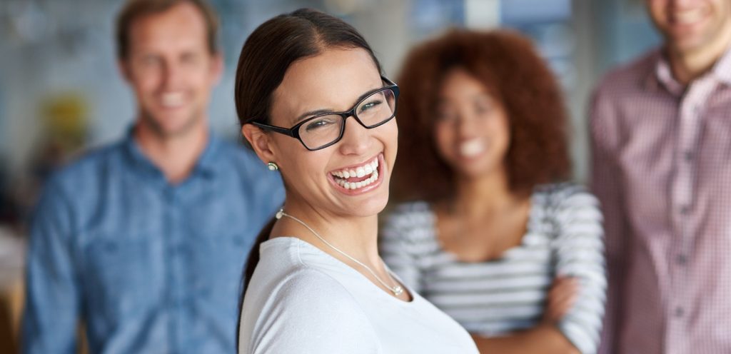 امرأة واثقة وسعيدة