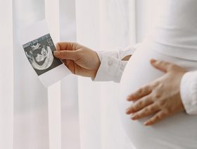 أوّل طفل يولد من تقنية ذكاء اصطناعي.. هل هذه بداية نهاية العقم؟