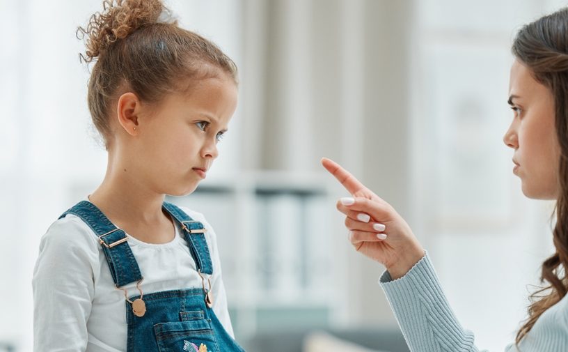 تصرخين أمام طفلك؟ اكتشفي كيف يتأثر دماغه