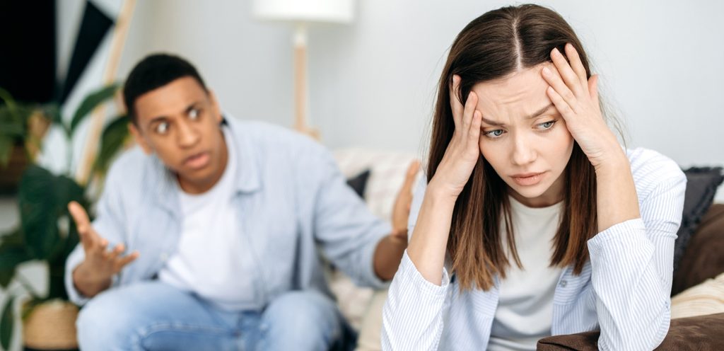 زوجان حزينان