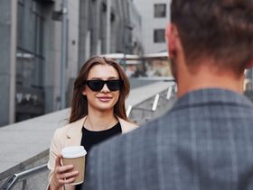 علامات حب الرجل للمرأة من حركاته​