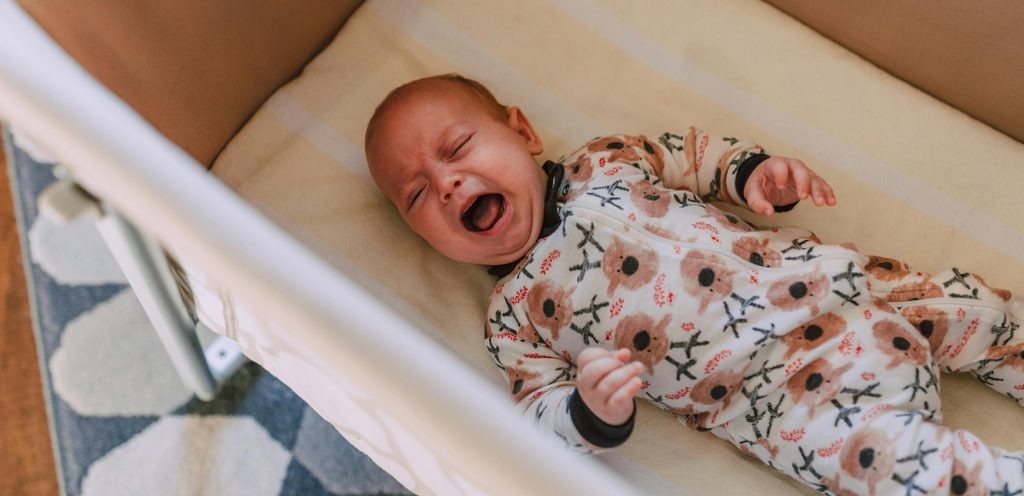 رضيع يبكي