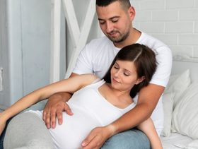 هل العلاقة الحميمة خلال الحمل آمنة؟