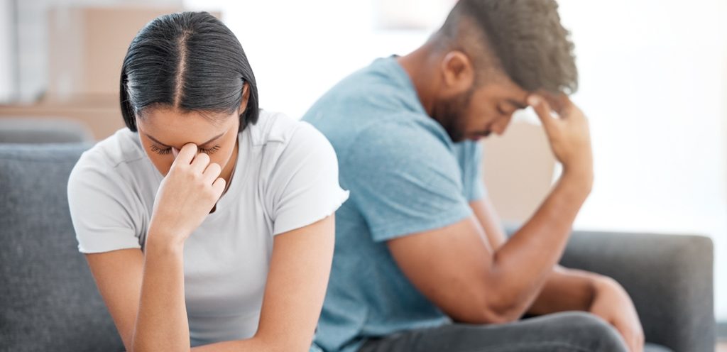 زوجان حزينان