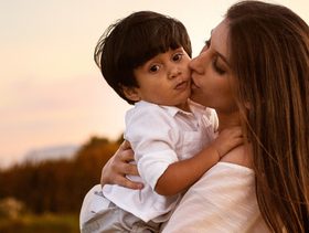 كيف تشكل الأمومة شخصية الطفل؟