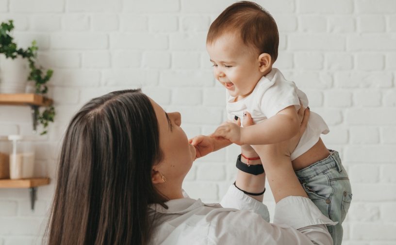 ماذا يحدث لعقلك وجسدك عندما تصبحين أماً؟
