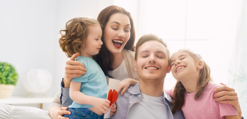 عائلة سعيدة