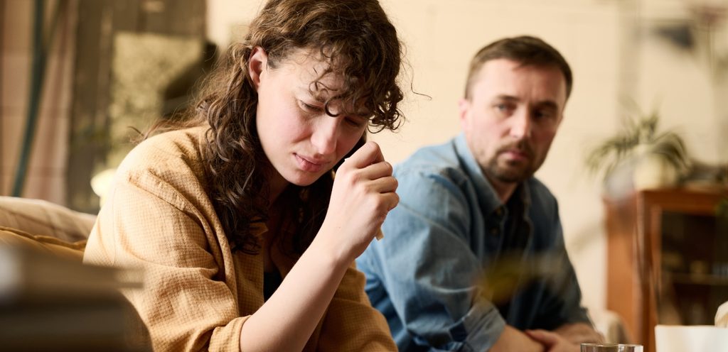 زوجان حزينان