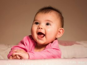 إذا لاحظتِ هذه العلامات على مولودكِ فهو أذكى مما تتخيّلين!