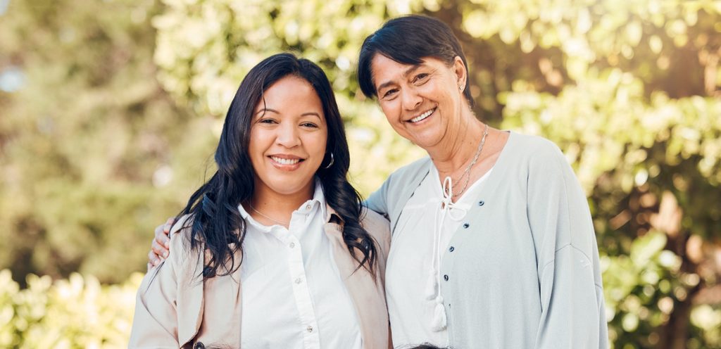 امرأة ووالدتها