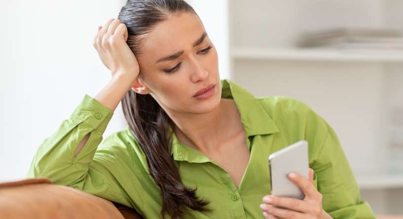 هو لا يخون.. لكنه غائب تمامًا. ماذا تسمي هذه العلاقة؟