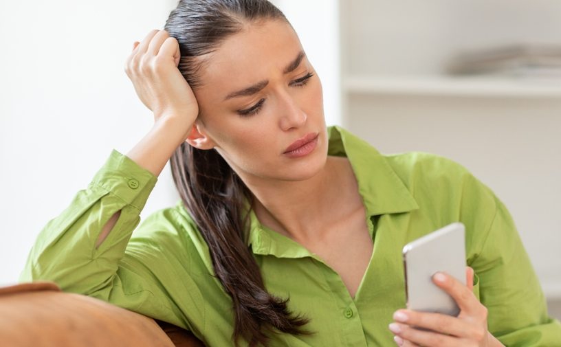 هو لا يخون.. لكنه غائب تمامًا. ماذا تسمي هذه العلاقة؟