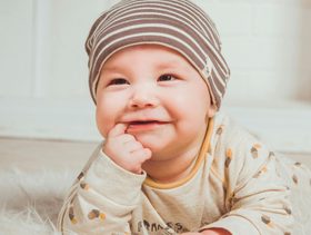 طفلكِ الرضيع يقيّم جمال الوجوه من أول لحظة