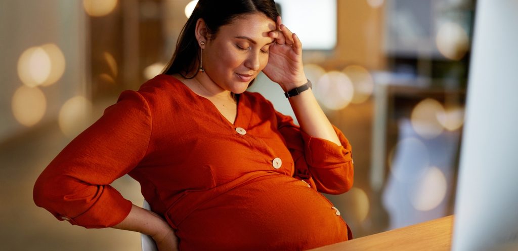 امرأة حامل متعبة