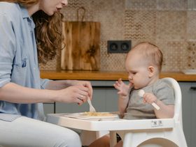 أطعمة بسيطة تقدّميها لطفلكِ.. ونتيجتها دماغ عبقري من الأشهر الأولى!