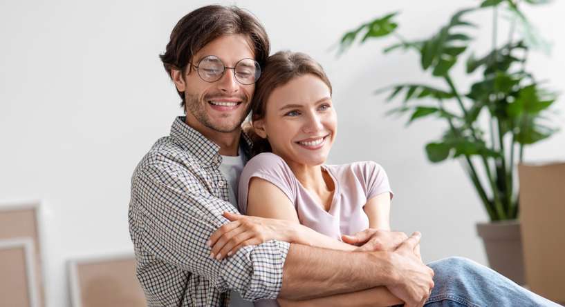العلاقة الزوجية القوية لا تُبنى في الأزمات.. بل في التفاصيل اليومية