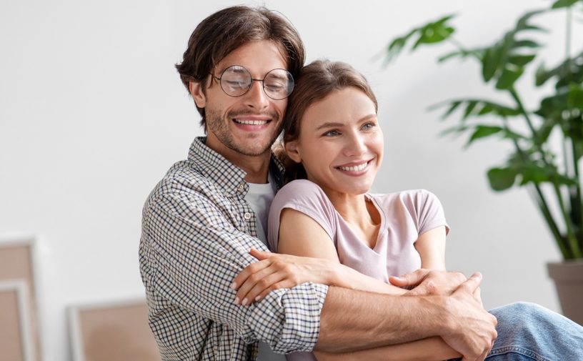 العلاقة الزوجية القوية لا تُبنى في الأزمات.. بل في التفاصيل اليومية