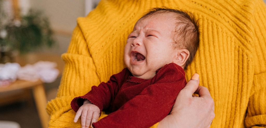 رضيع يبكي