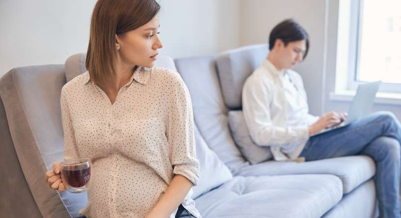 حمل بدون دعم عاطفي.. كيف تتعاملين مع المشاعر الثقيلة؟