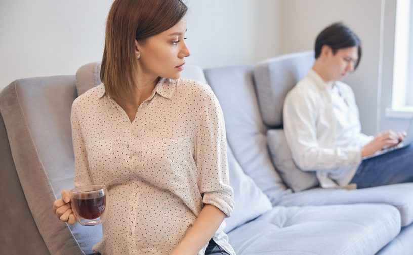 حمل بدون دعم عاطفي.. كيف تتعاملين مع المشاعر الثقيلة؟