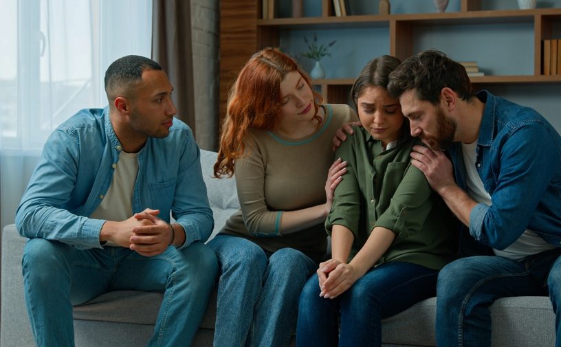 لماذا يشعر البعض بالوحدة رغم وجود حياة عائلية كاملة؟