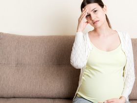 نقص هذا الفيتامين أثناء الحمل قد يضر الجنين دون أعراض واضحة