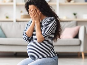 مشاعر الغضب والتوتر أثناء الحمل.. هل تؤثر فعلًا على الطفل؟