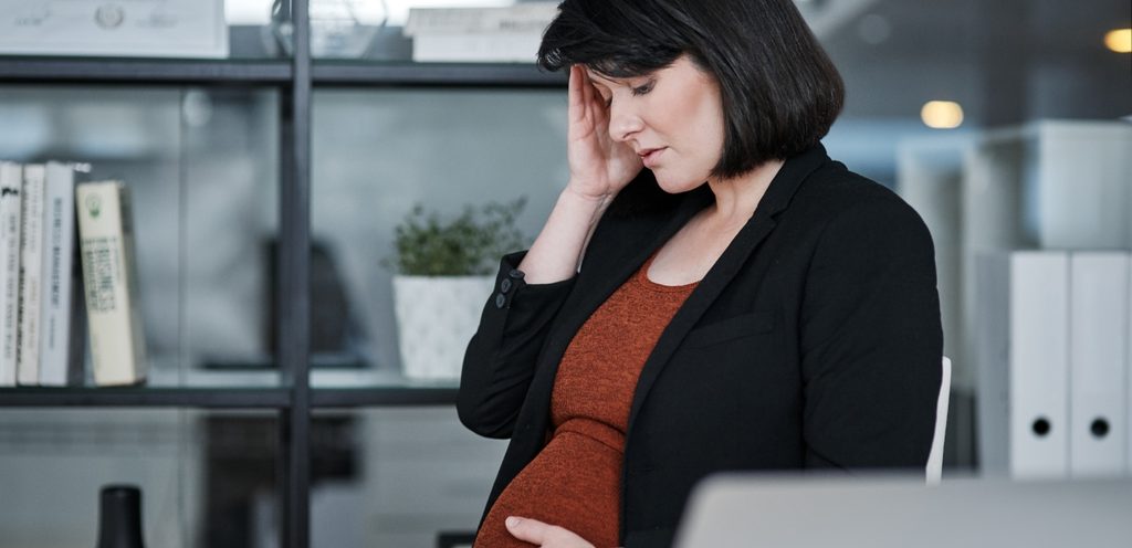 امرأة حامل متعبة