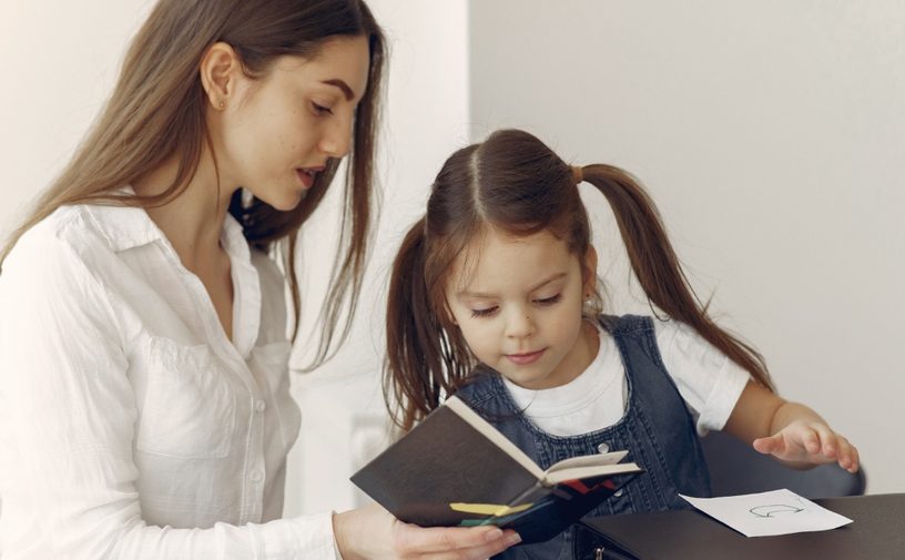 بين الواجبات المدرسية والمواعيد.. أين تضع وقت العائلة؟