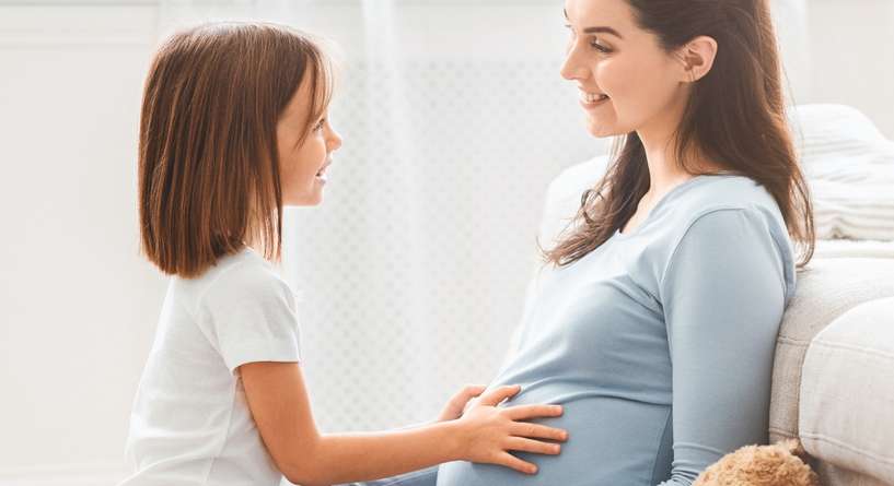 الحمل الثاني.. حين تكونين أمًا وحاملًا في آنٍ واحد