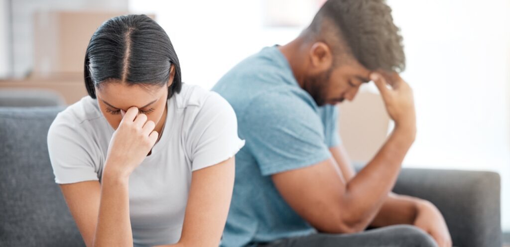 زوجان حزينان