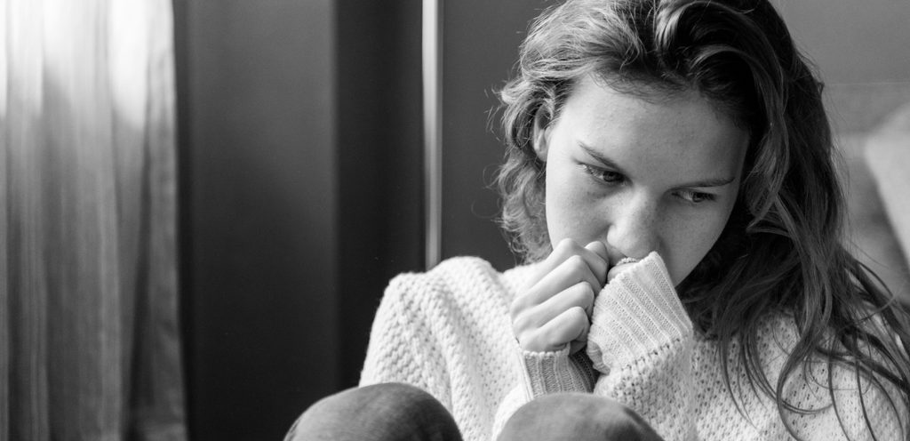 امرأة حزينة