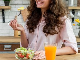 أطعمة يومية تعزز خصوبتكِ بدون أدوية