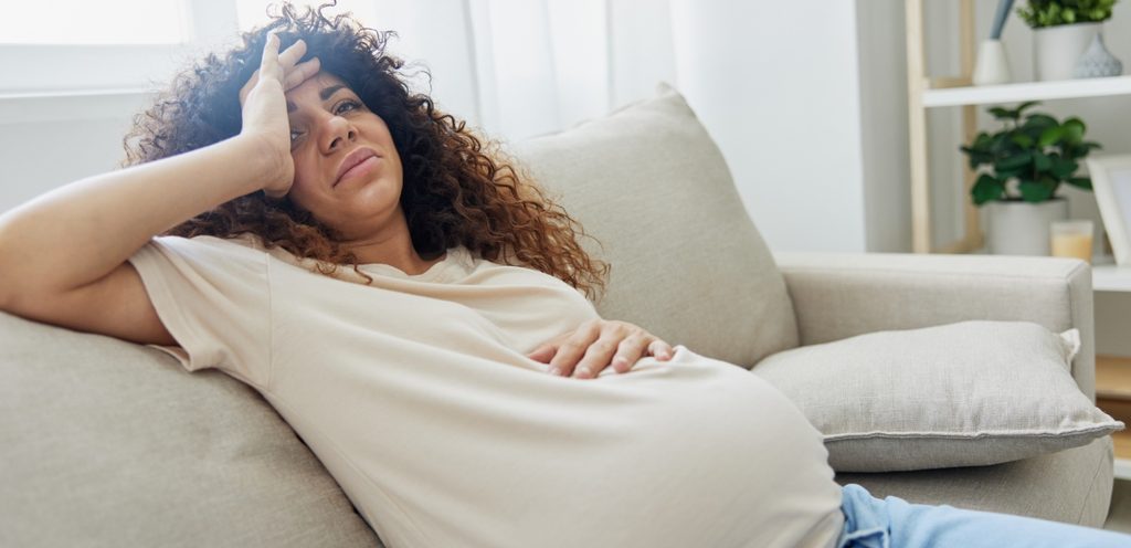 امرأة حامل متعبة