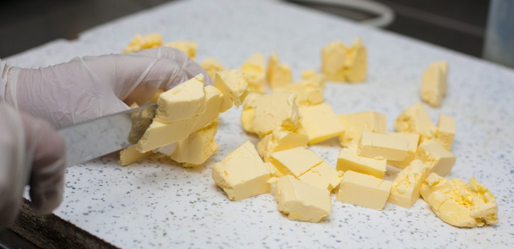 قطع من الزبدة