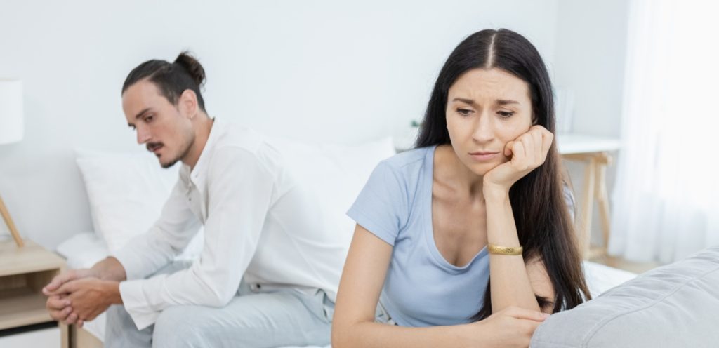 زوجان حزينان