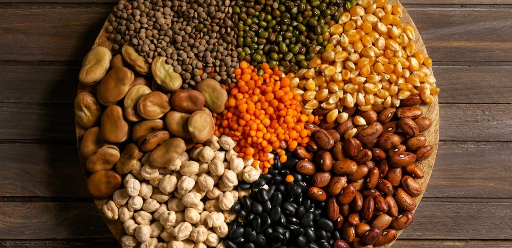 مجموعة من الحبوب النباتيّة