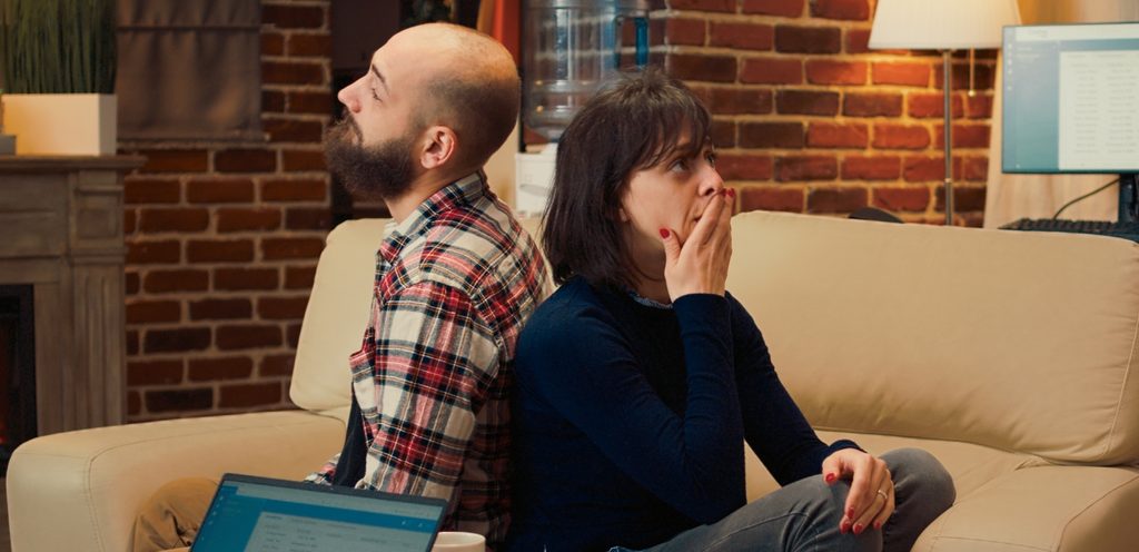 زوجان حزينان