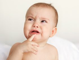 اعراض تسنين الاطفال الرضع