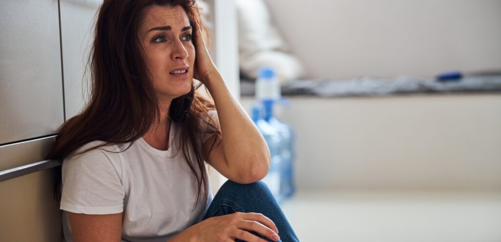 امرأة حزينة