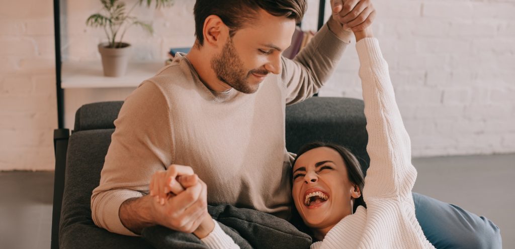 زوجان سعيدان