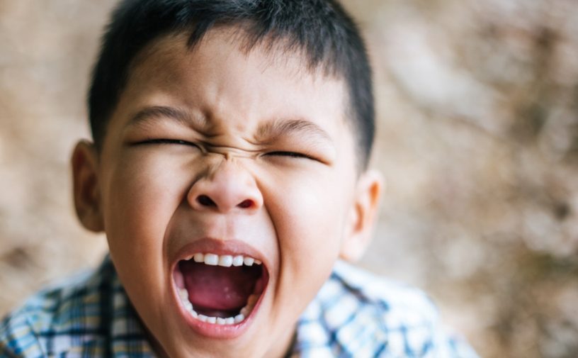 طفلك يصرخ في الأماكن العامة؟