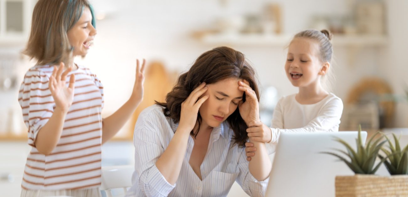 امرأة تشعر بالتعب