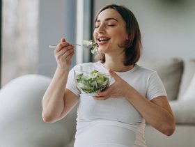 هذه المأكولات الشائعة تضرّ بالجنين رغم فائدتها!