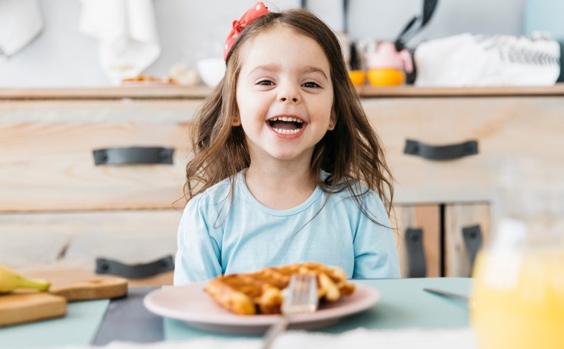 تحذير عاجل: هذه الأطعمة "السامة" تزرع الأمراض في جسم طفلكِ منذ الصغر!