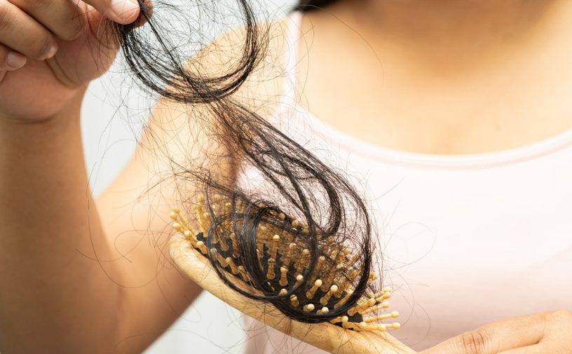 سبب تساقط الشعر عند النساء
