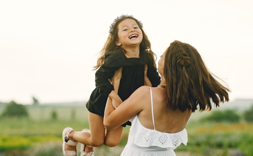 هل تريدين طفلًا قوي الشخصية؟ طبّقي هذه العادات الخمس فورًا!