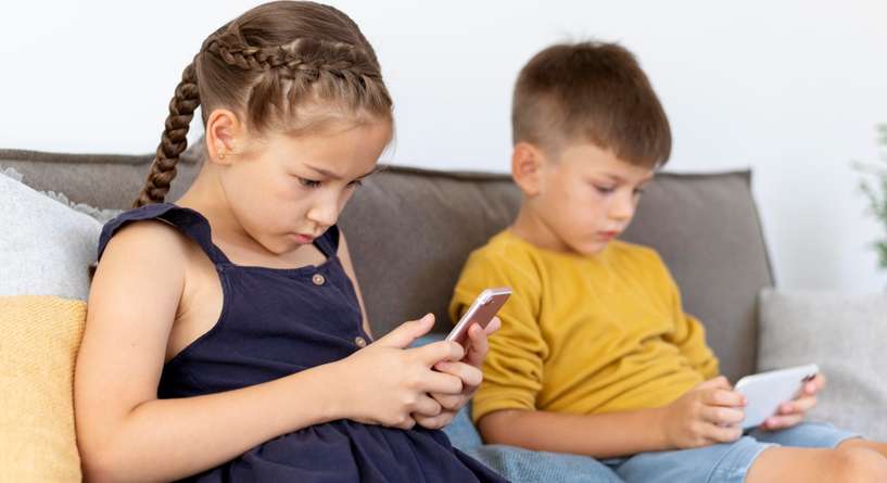 بعد سنة واحدة فقط.. هذا ما يفعله الهاتف بدماغ طفلك!