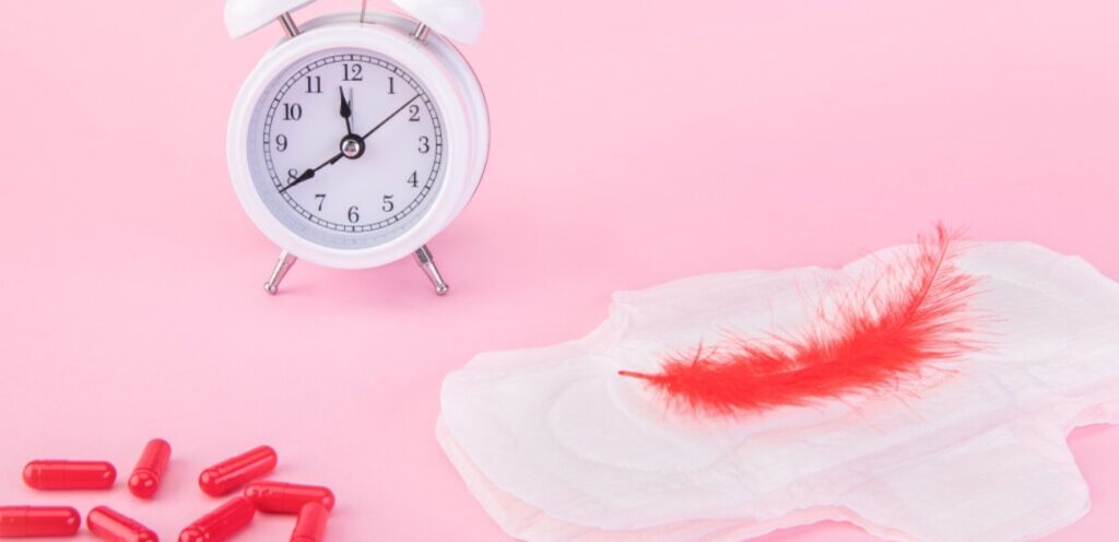 منبّه وحبوب دواء وفوطة نسائية